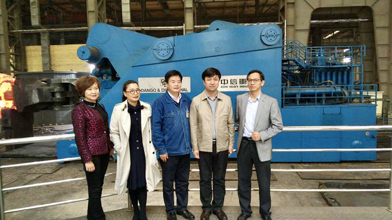 锦华乐鱼官方站登入-乐鱼online（中国）程华董事长与芜湖市政府一行到中信重工参观学习特种机器人产业